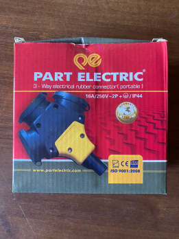 Розетка каучуковая трехместная с защитными крышками Part Electric